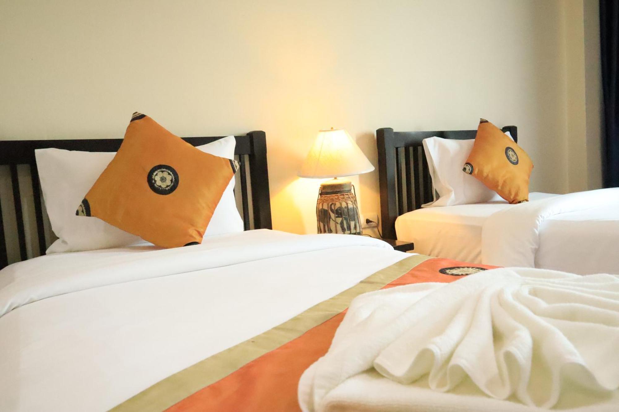 Harmony Patong Hotel Buitenkant foto